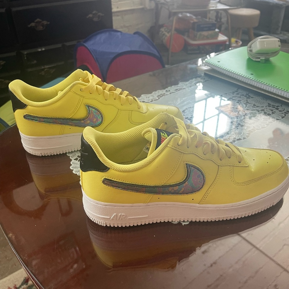 Nike Air Force 1 low ‘07 LV8 “yellow pulse”